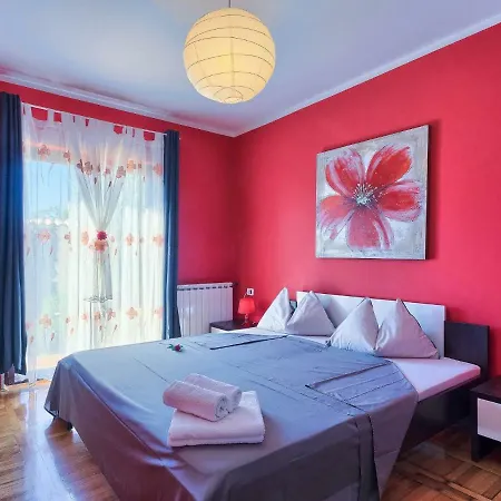 De L'amour By Interhome * Orbanici