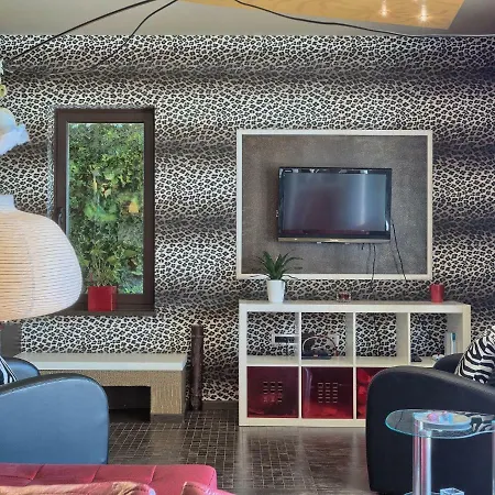 De L'amour By Interhome Orbanici